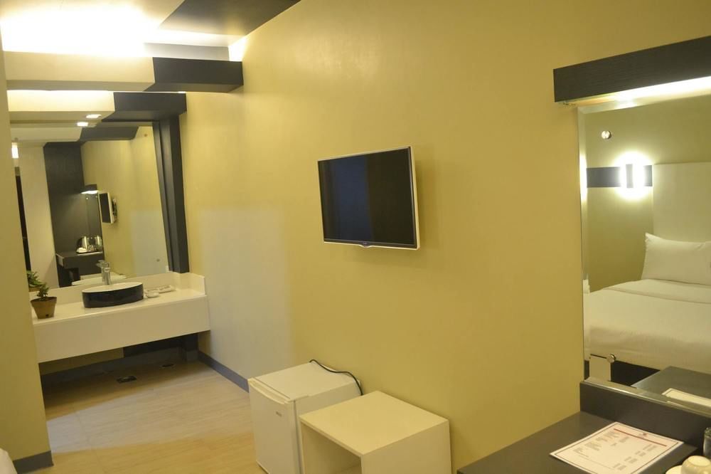 The Lucky 9 Budget Hotel Tagum Exterior photo